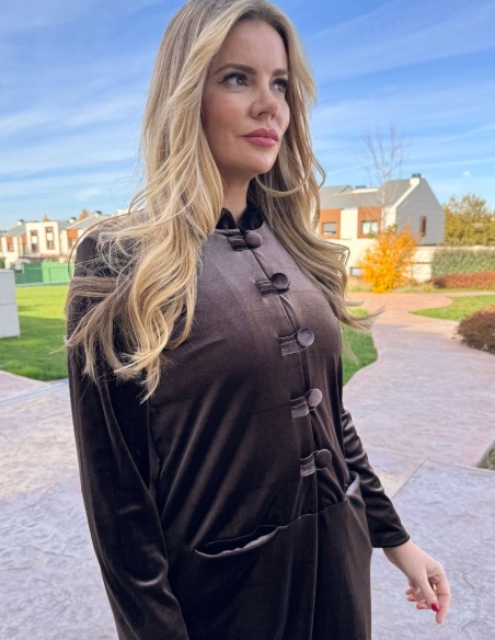 Velvet kimono with brown button details