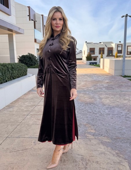 Velvet kimono with brown button details