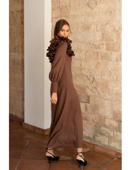 Midi dress with brown ruffle and long puffed sleeves