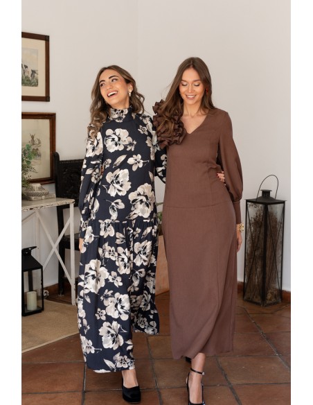 Vestido midi con volante marrón y manga larga abullonada para ocasiones de invierno