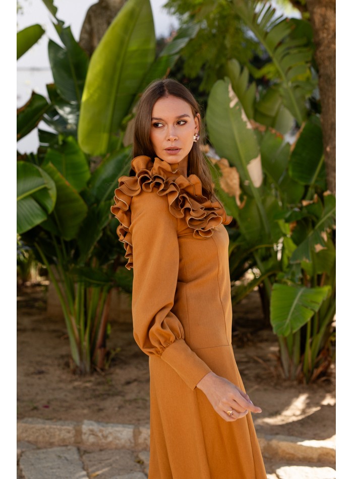 Vestido midi volante ocre y manga larga abullonada