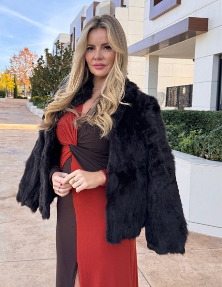 Chaqueta de pelo de conejo color marrón para invitada