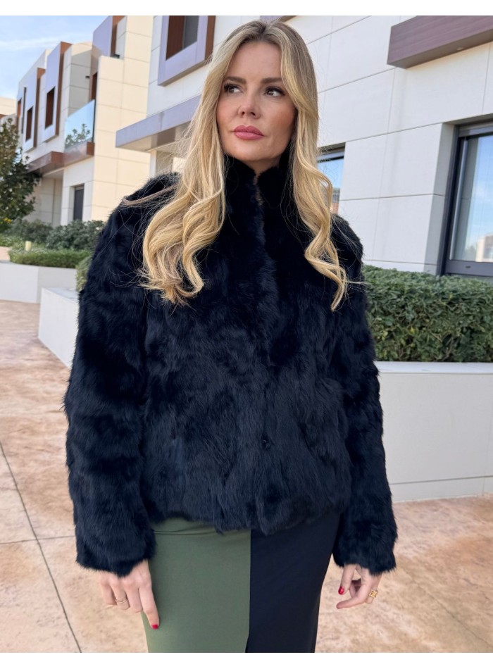 Veste en fourrure de lapin de couleur noire