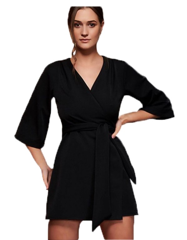 kimono negro con cinturón para invitadas