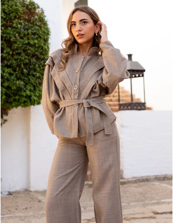 Beige jacket with bat sleeves 2