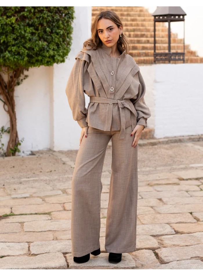 Veste beige à manches chauve-souris