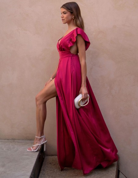 Robe longue cerise à volants et décolleté plongeant