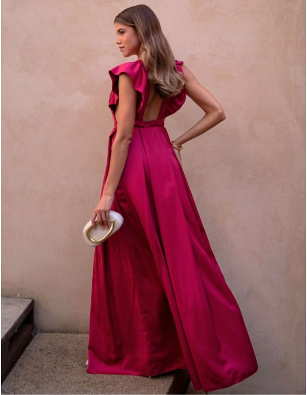 Robe longue cerise à volants et décolleté plongeant