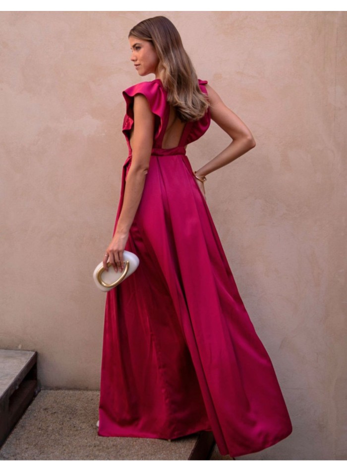 Robe longue cerise à volants et décolleté...