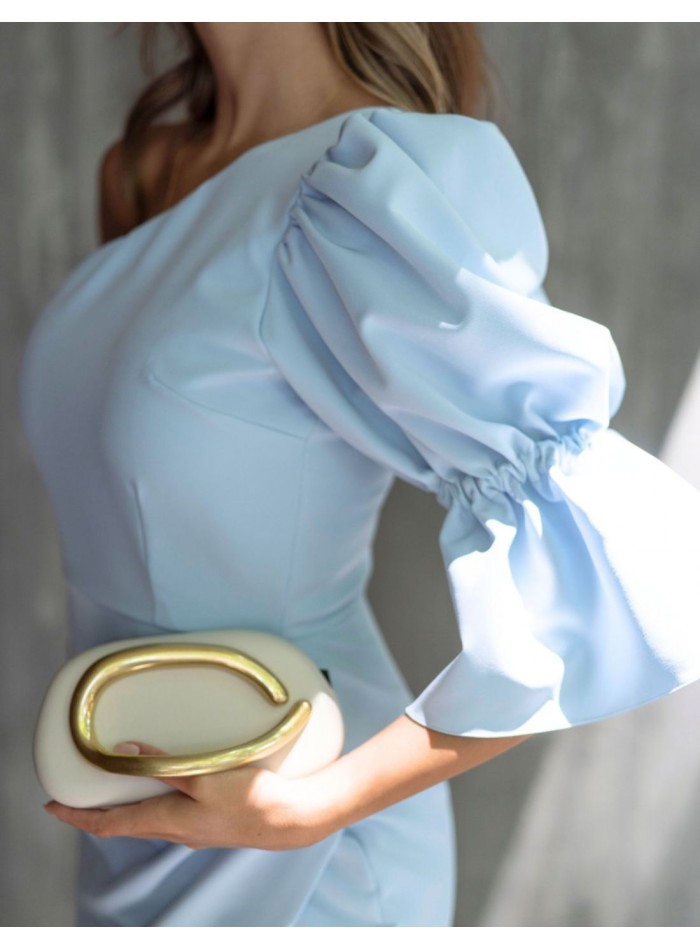 Robe courte bleue à encolure asymétrique et...