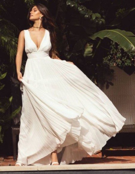 Long white pleated dress