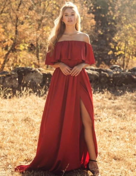 Vestido largo rojo con escote palabra de honor