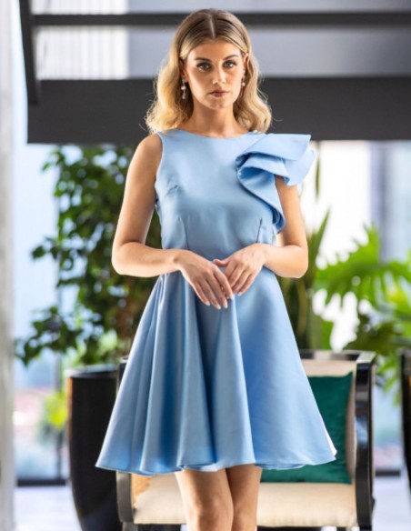 Short guest dress with ruffles on one sleeve