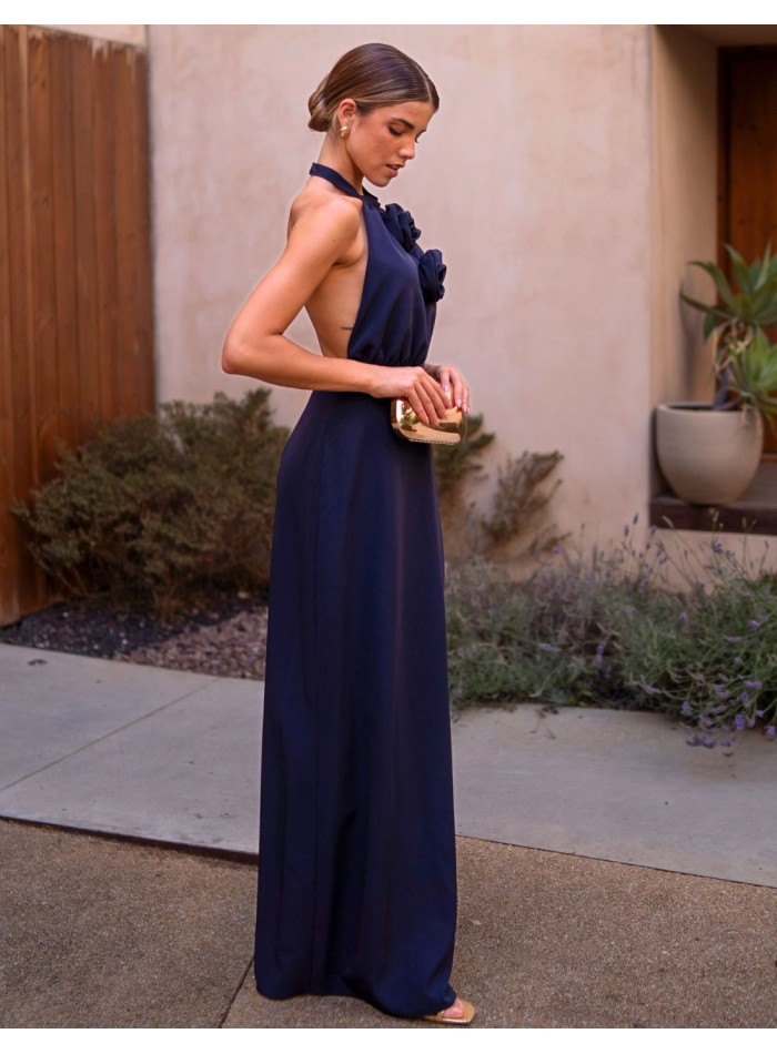 Vestido largo de invitada con escote halter y...
