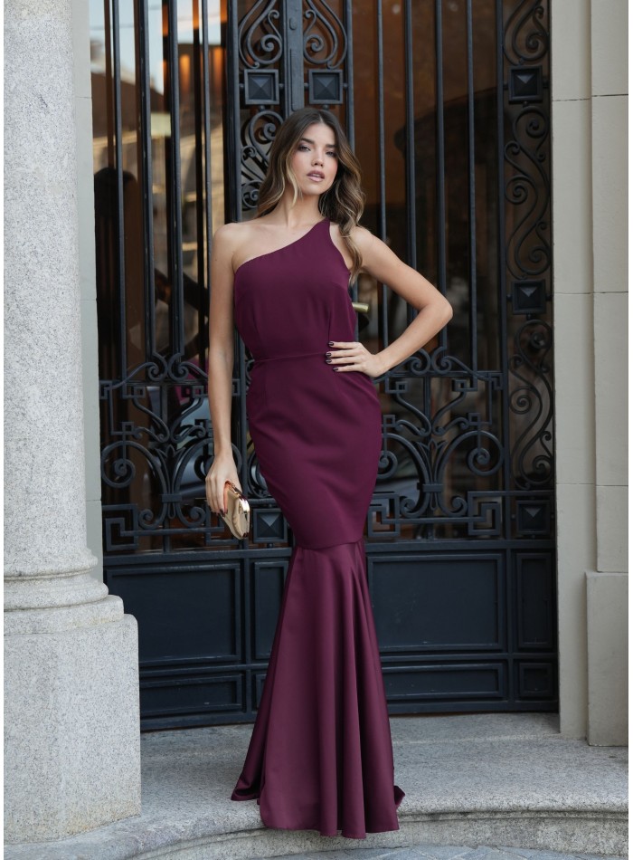 Vestido largo burdeos corte sirena con escote...