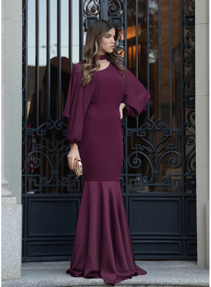 Longue robe sirène bordeaux avec encolure...