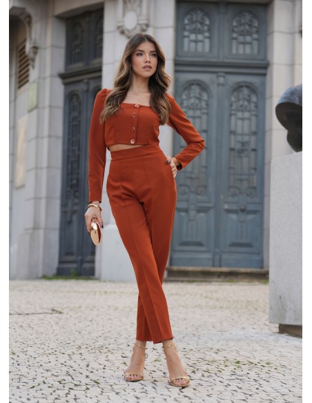 Terracotta blouse with square neckline and long sleeves