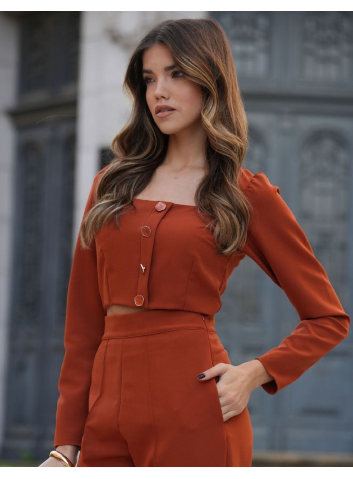 Blusa terracota con escote cuadrado y mangas largas