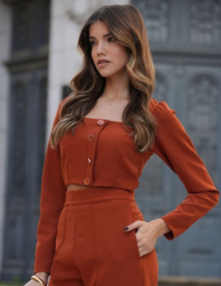 Chemisier en terre cuite à encolure carrée et manches longues