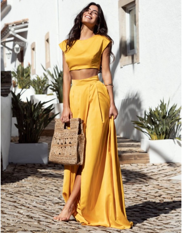 Yellow long skirt with invisible zipper and side slit