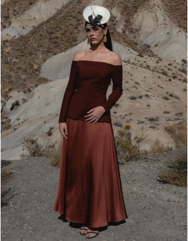 Conjunto de invitada con top peplum y falda evasé