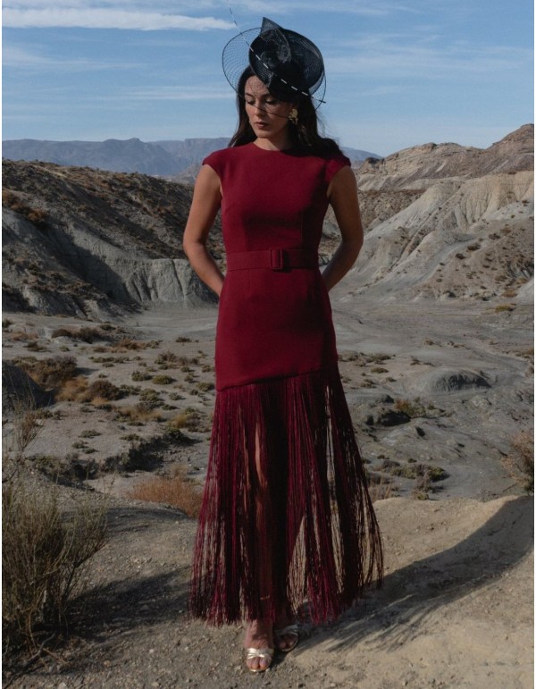 Robe longue en crêpe avec dos ouvert et jupe frangée