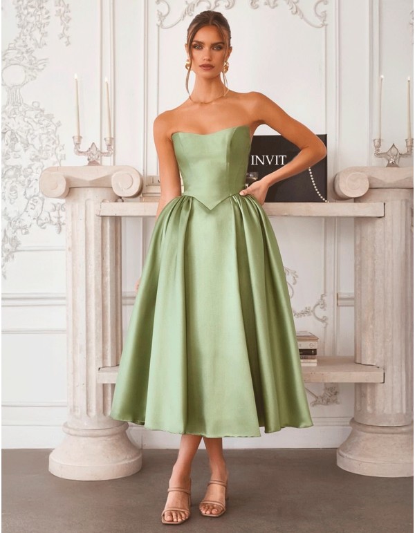 Vestido midi de invitada en saten palabra de honor con falda de vuelo verde pastel