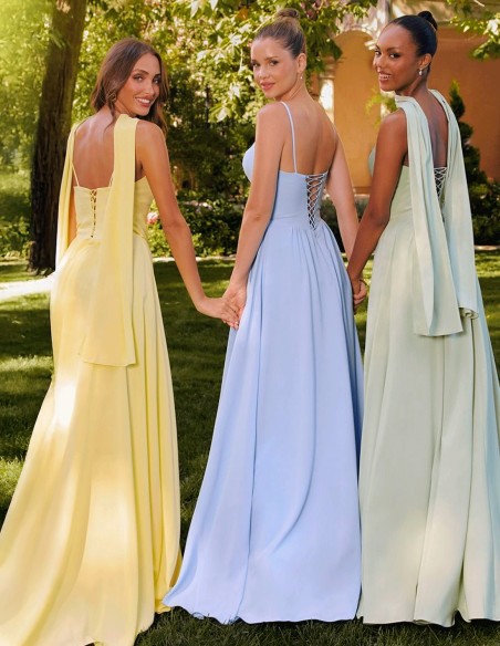 detalle de la espalda del vestido Vestido de fiesta largo con cuerpo encorsetado y falda de vuelo