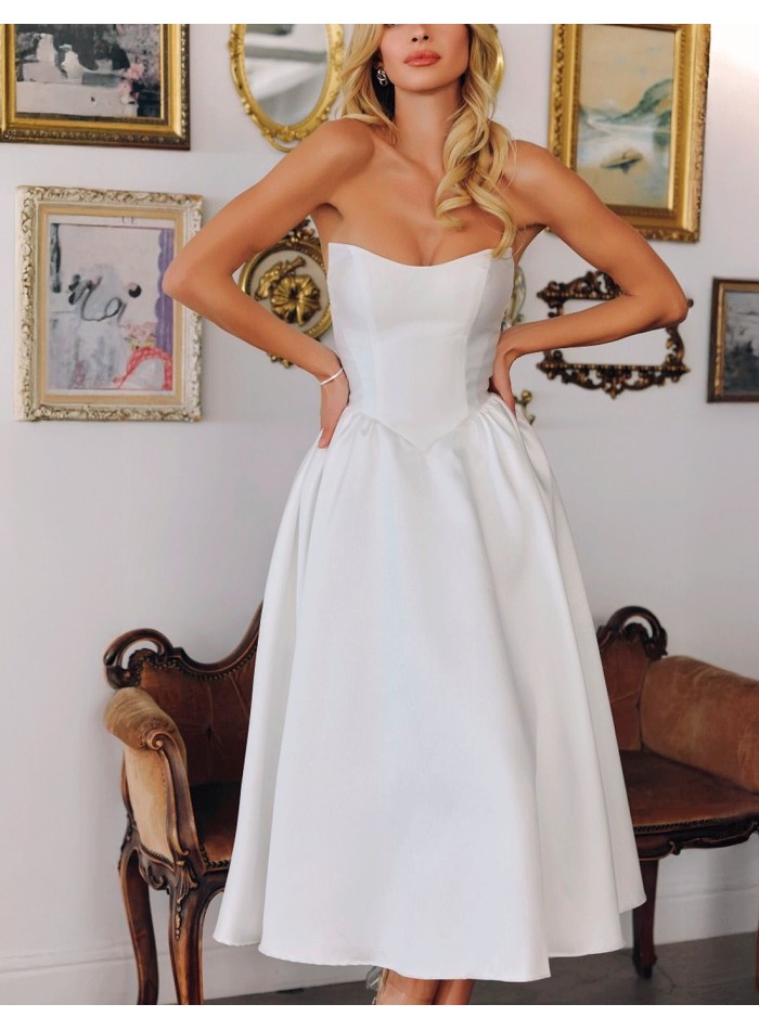 Robe de mariée sans bretelles avec jupe midi à...