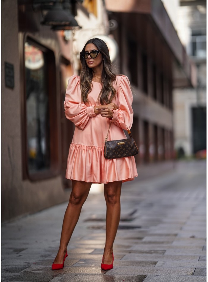 Short salmon dress with long sleeves