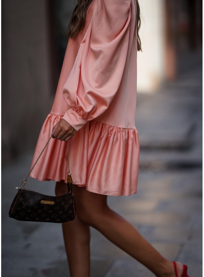 Short salmon dress with long sleeves