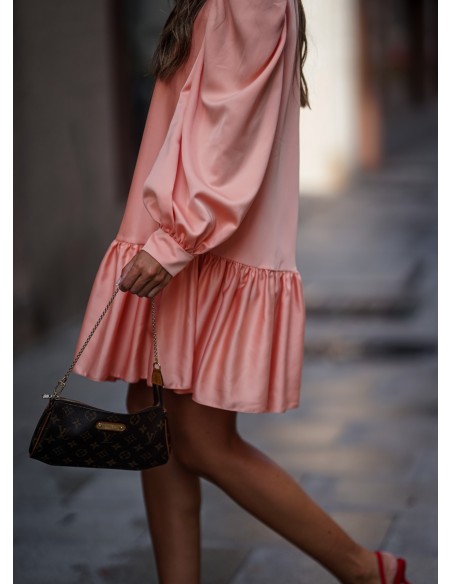 Robe courte saumonée à manches longues