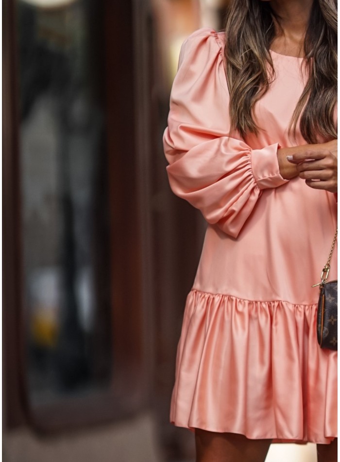 Robe courte saumonée à manches longues