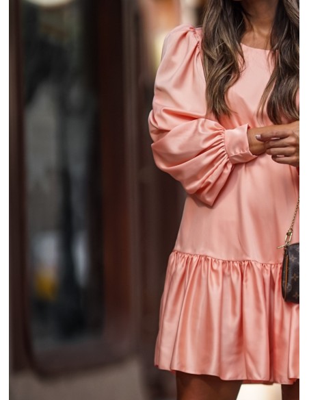 Robe courte saumonée à manches longues