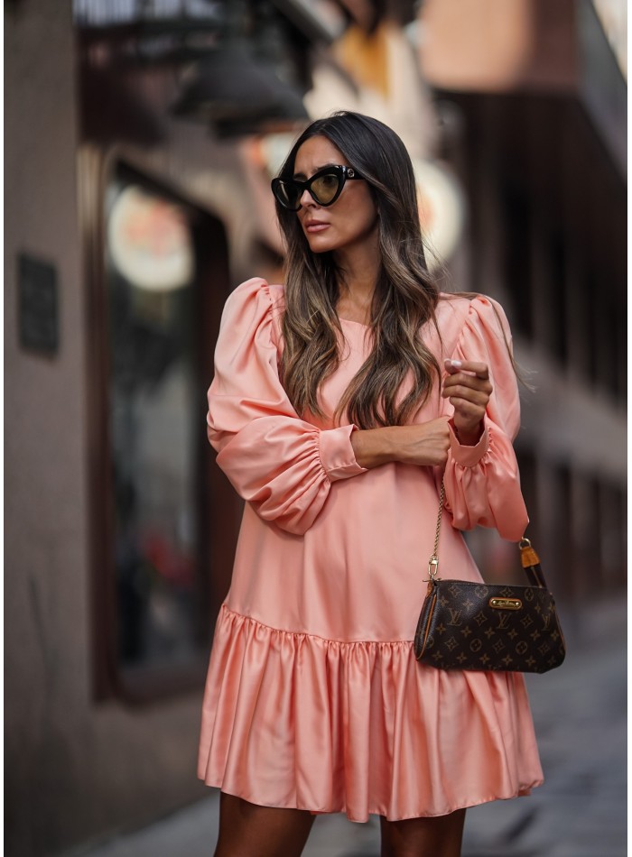 Vestido corto salmón con manga larga