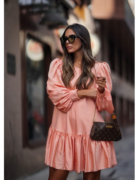 Short salmon dress with long sleeves