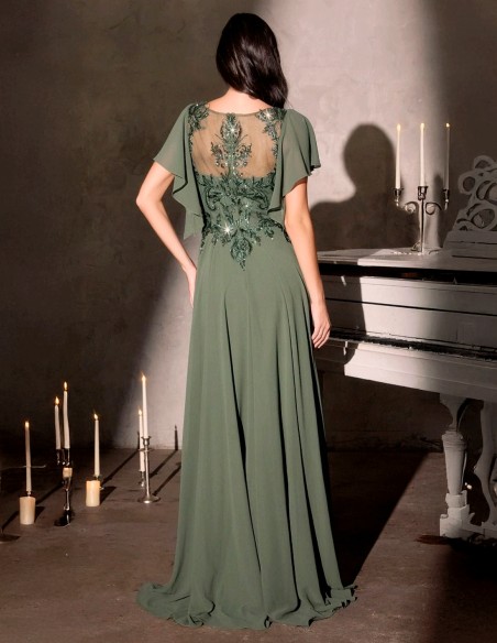 detalle de la espalda del Vestido de fiesta largo con cuerpo de pedrería y manga en cascada