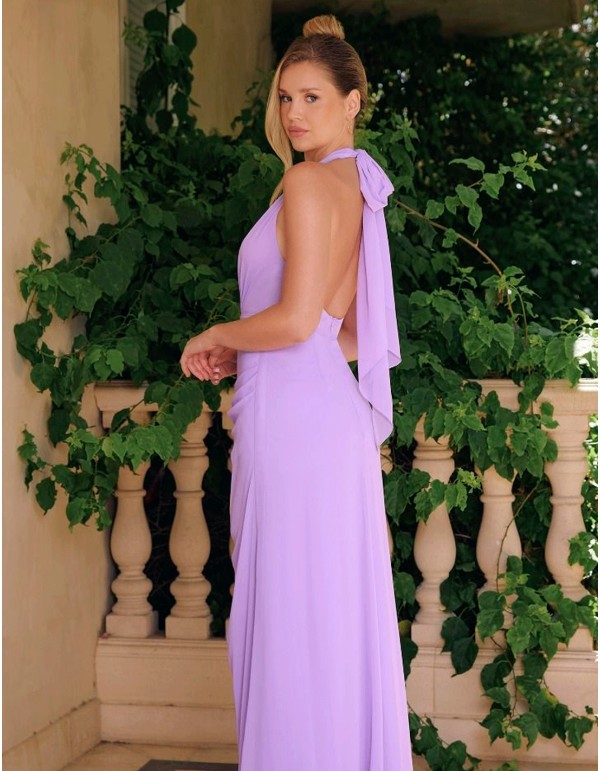 Robe de soirée longue avec encolure licou et fente dans...