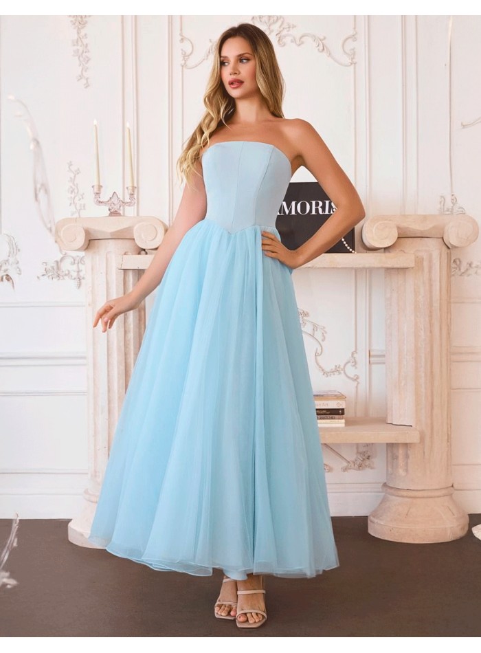 Robe d'invité sans bretelles avec jupe en tulle...
