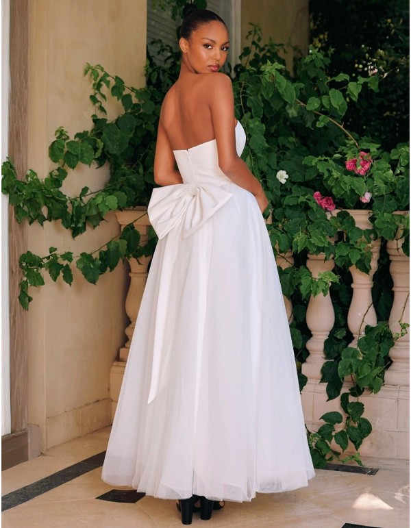 Robe de mariée longue et sans bretelles avec jupe en... 2