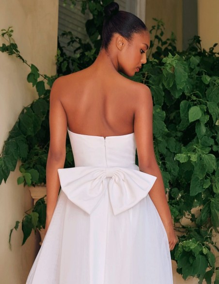 Vestido de novia largo palabra de honor con falda de tul y detalle de lazo