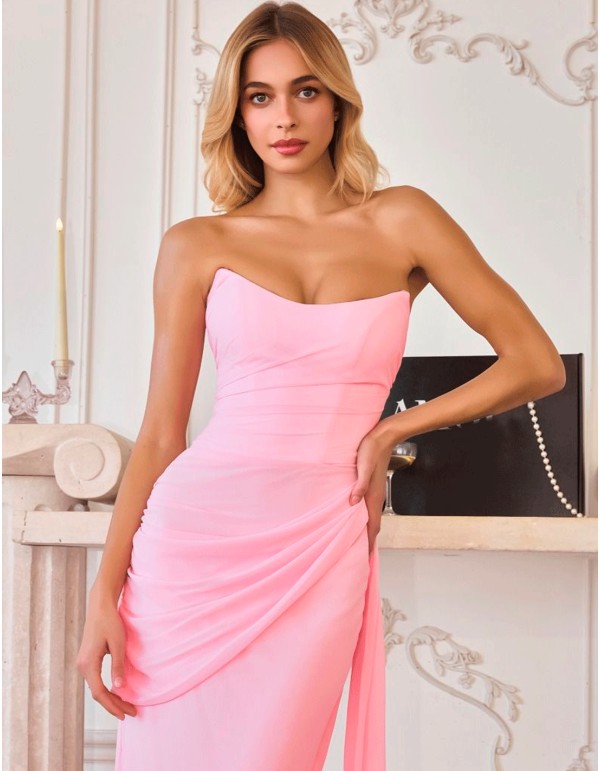 Robe de soirée longue en mousseline de soie avec encolure...