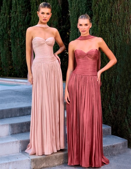 Robe longue sans bretelles avec décolleté en cœur et jupe fluide