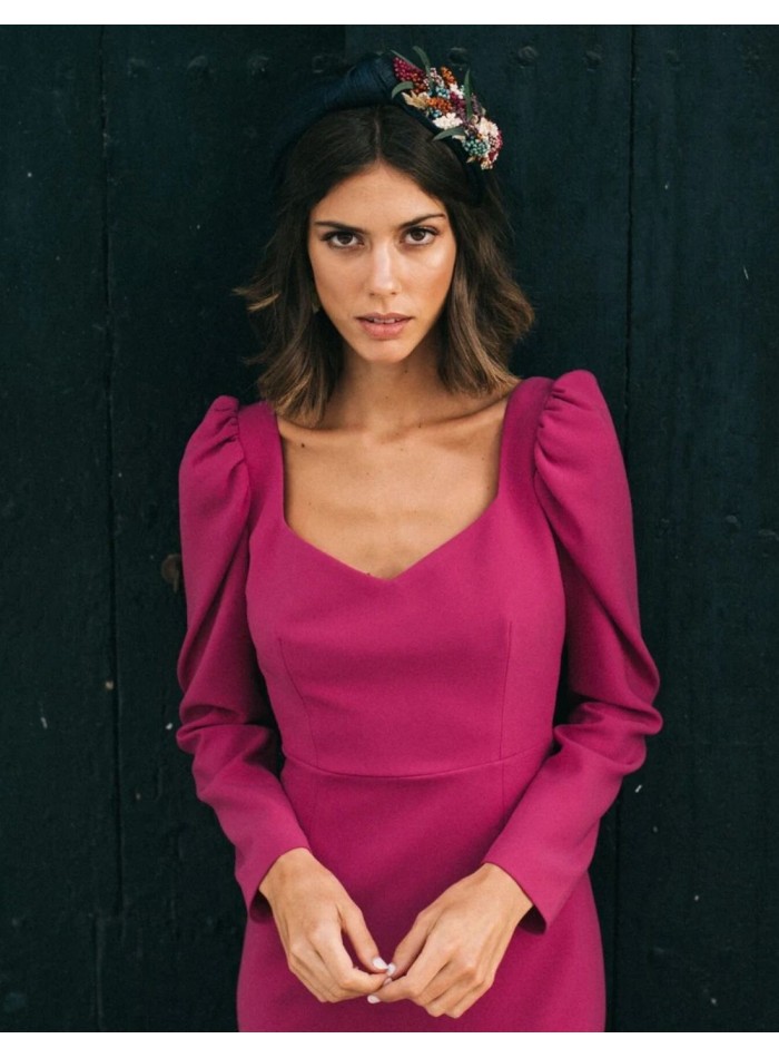 Diadema azul marino con adorno floral en lateral