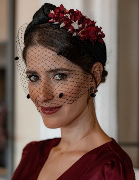 Black knotted headband with preserved flowers