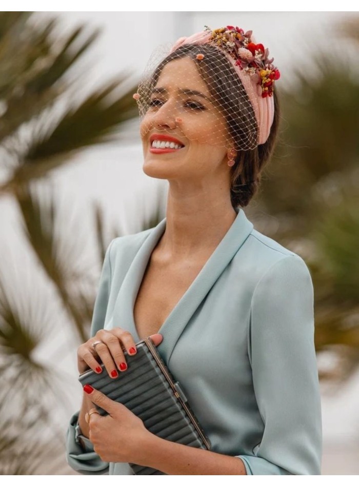 Bandeau de fête à volants avec nœuds et...