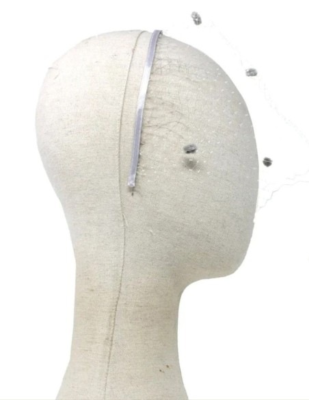 Thin headband for guest with light veil