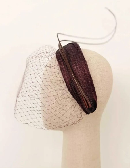 Burgundy guest headband of fine sinamay with curly rachises