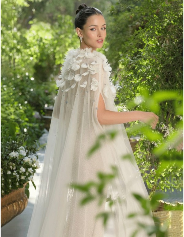 Cape de mariée avec strass et appliques de fleurs
