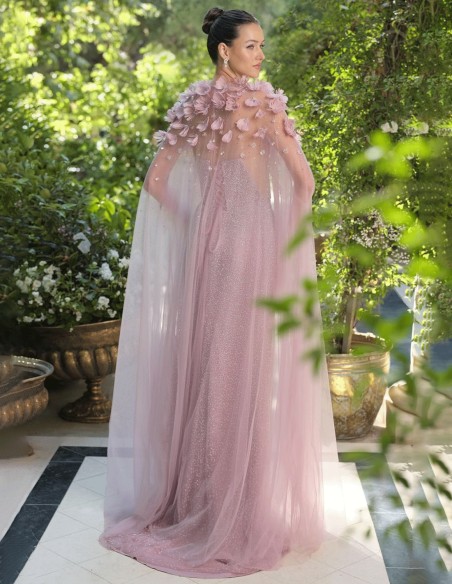 Cape d'invité haute couture avec tulle et applications florales
